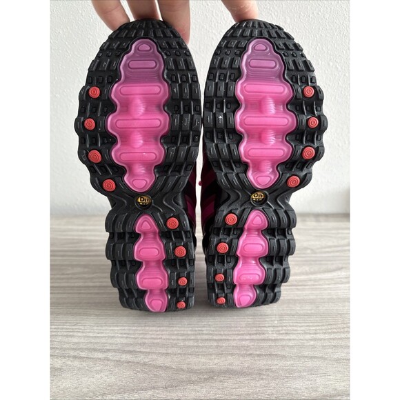 Nike Pink and Black Athletic Shoes - Picture 12 of 12